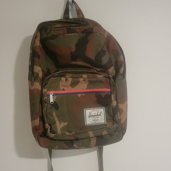 Herschel Supply Company Bags Herschel Supply Company Camo Pop Quiz